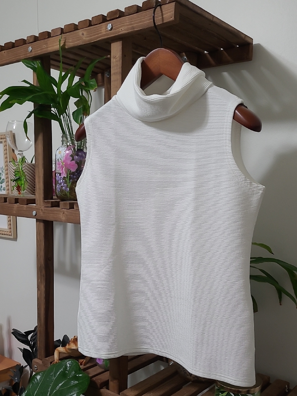 Sophisticated White Sleeveless Ribbed Knit Turtleneck Top - Picture 9 of 11